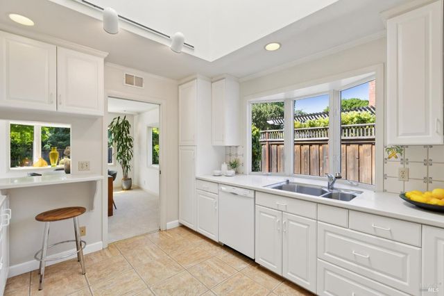 85 Berens Dr, Kentfield, CA 94904