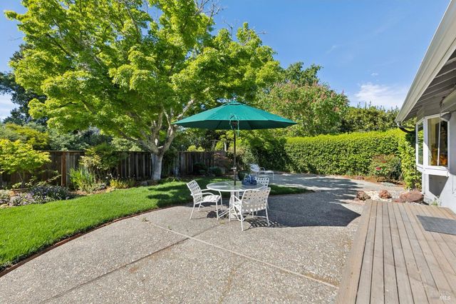 85 Berens Dr, Kentfield, CA 94904