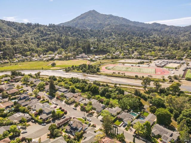 85 Berens Dr, Kentfield, CA 94904