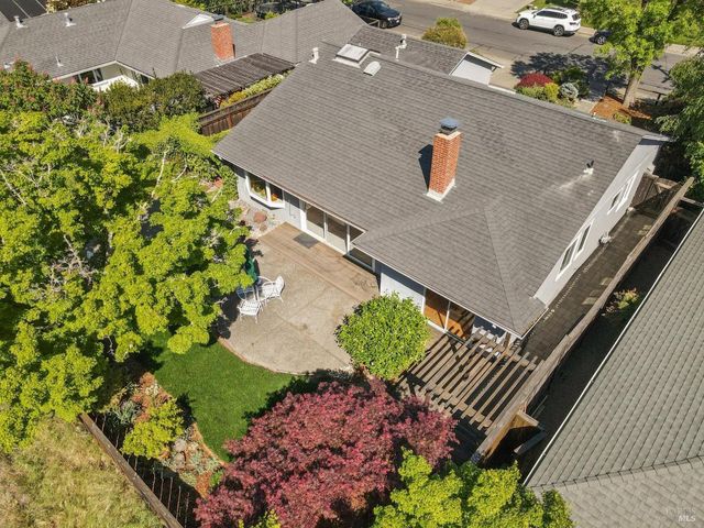 85 Berens Dr, Kentfield, CA 94904