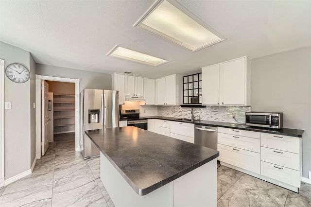 2002 Carriage Club DR, Cedar Park, TX 78613