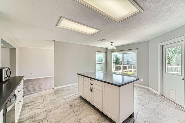 2002 Carriage Club DR, Cedar Park, TX 78613