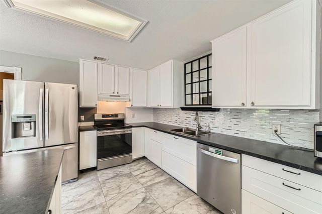 2002 Carriage Club DR, Cedar Park, TX 78613