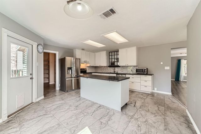 2002 Carriage Club DR, Cedar Park, TX 78613