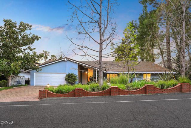 1324 El Vago Street, La Canada Flintridge, CA 91011
