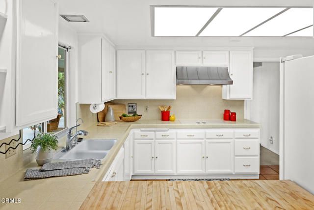 1324 El Vago Street, La Canada Flintridge, CA 91011