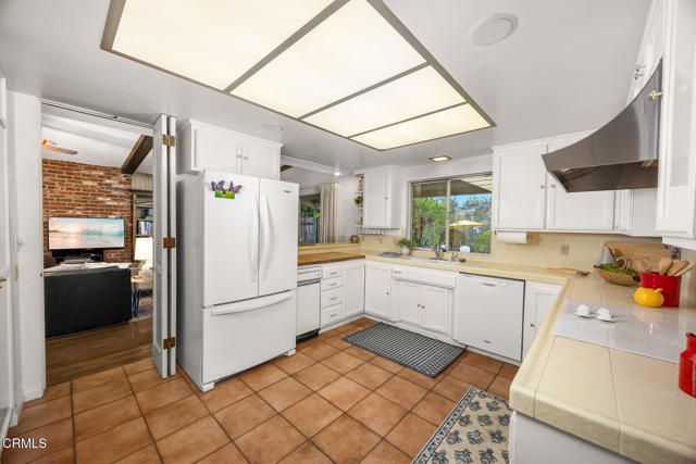 1324 El Vago Street, La Canada Flintridge, CA 91011