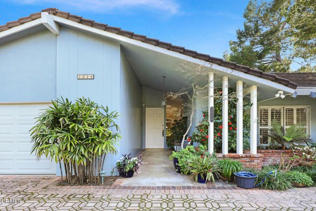 1324 El Vago Street, La Canada Flintridge, CA 91011