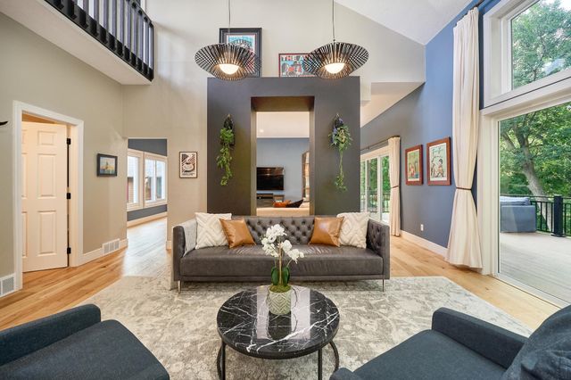 4774 Oak Way, Eagan, MN 55122