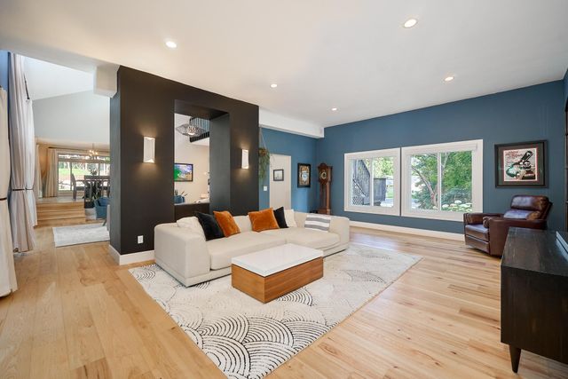 4774 Oak Way, Eagan, MN 55122