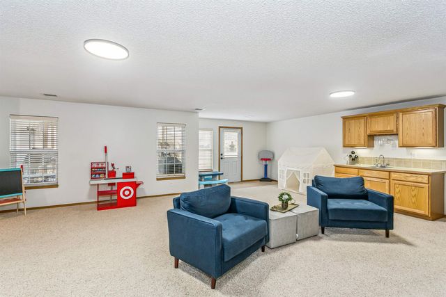 12021 E Laguna Ct, Wichita, KS 67207