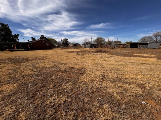 2911 Faulkner Street, Plainview, TX 79072