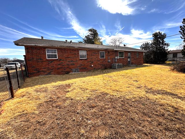 2911 Faulkner Street, Plainview, TX 79072