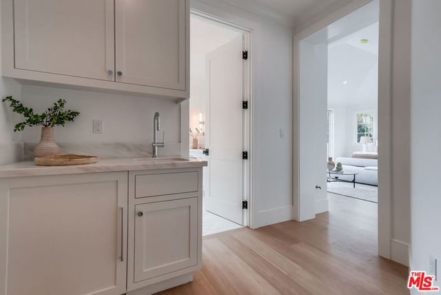 427 N Bundy Drive, Los Angeles, CA 90049