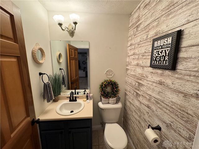 930 Oak Hill Court, Troy, OH 45373