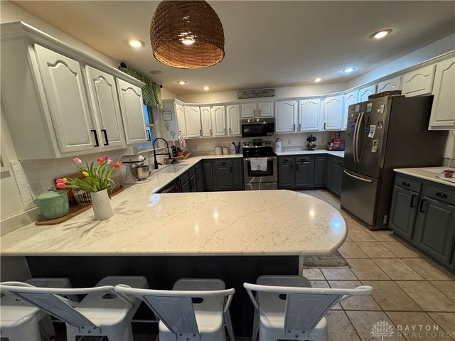 930 Oak Hill Court, Troy, OH 45373