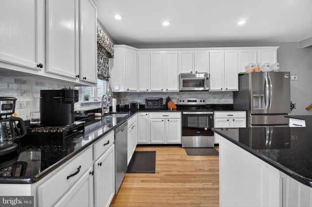 5153 BALLYCASTLE CIR, Alexandria, VA 22315