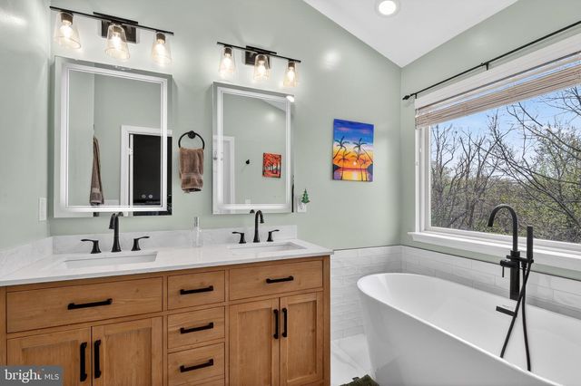 5153 BALLYCASTLE CIR, Alexandria, VA 22315