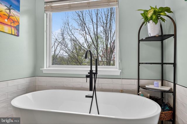 5153 BALLYCASTLE CIR, Alexandria, VA 22315