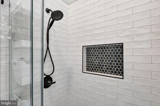 5153 BALLYCASTLE CIR, Alexandria, VA 22315