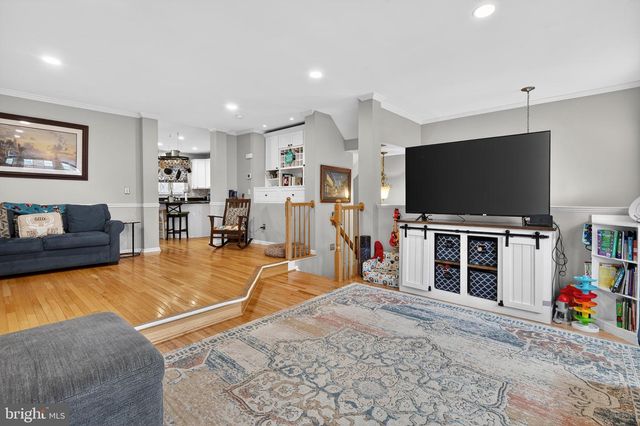 5153 BALLYCASTLE CIR, Alexandria, VA 22315