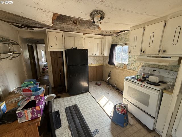 410 BIRCH St, Drain, OR 97435