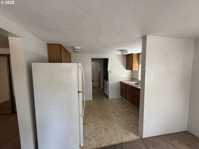 410 BIRCH St, Drain, OR 97435