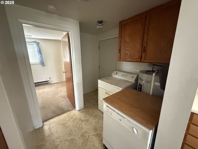 410 BIRCH St, Drain, OR 97435