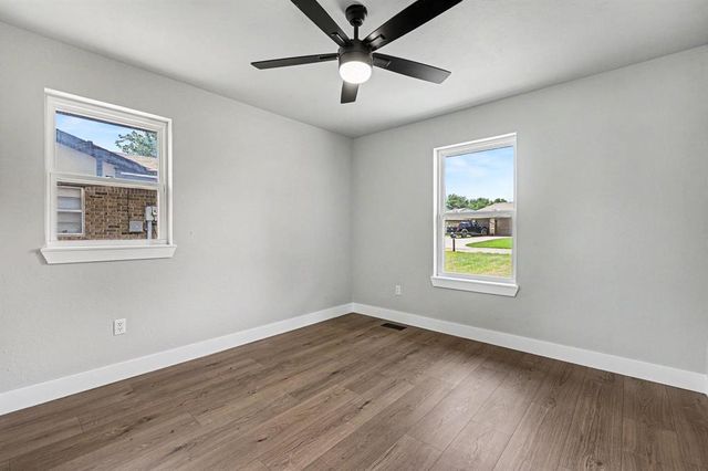 2501 S Miles Avenue, El Reno, OK 73036