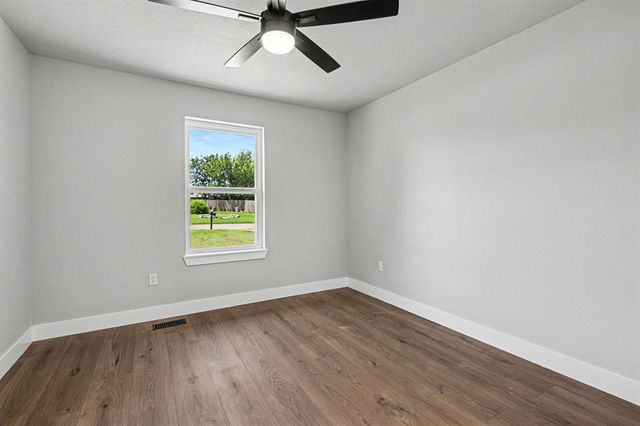 2501 S Miles Avenue, El Reno, OK 73036