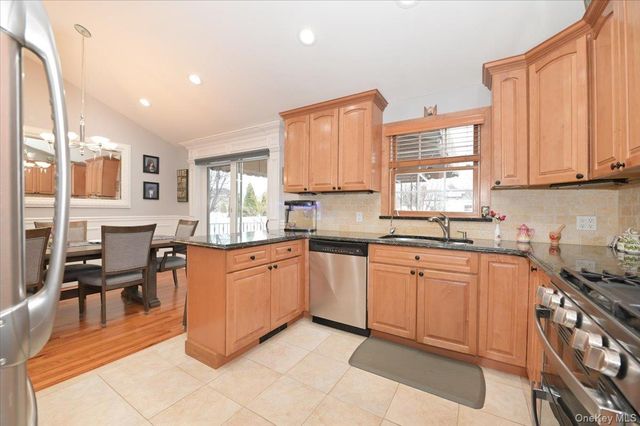 264 N Boston Avenue, Massapequa, NY 11758