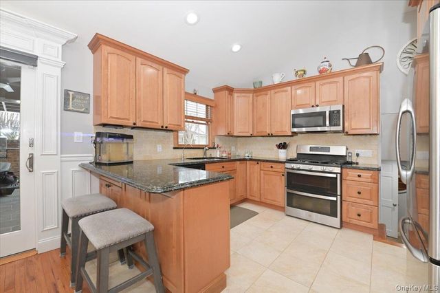 264 N Boston Avenue, Massapequa, NY 11758