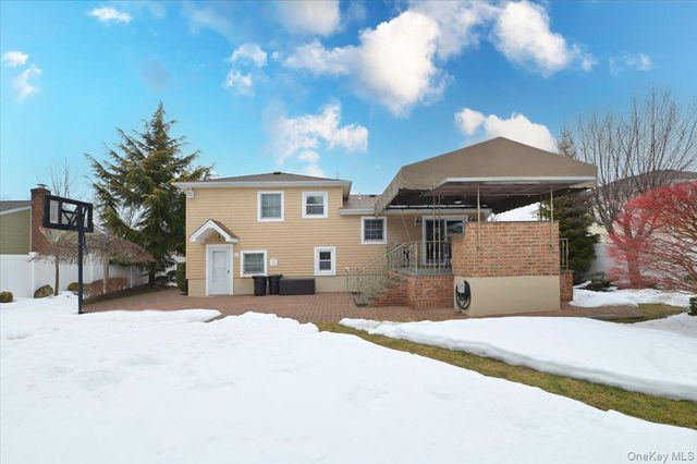 264 N Boston Avenue, Massapequa, NY 11758