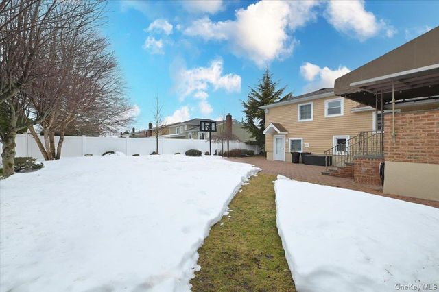 264 N Boston Avenue, Massapequa, NY 11758