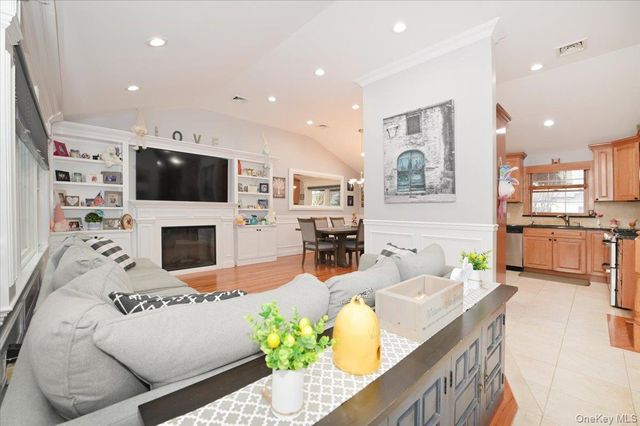 264 N Boston Avenue, Massapequa, NY 11758