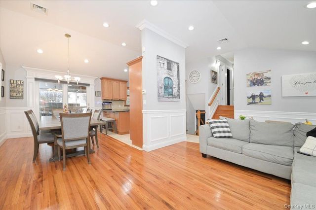 264 N Boston Avenue, Massapequa, NY 11758