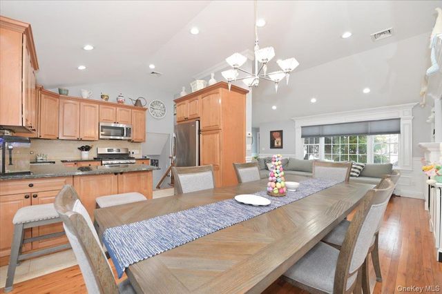 264 N Boston Avenue, Massapequa, NY 11758