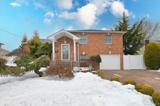 264 N Boston Avenue, Massapequa, NY 11758