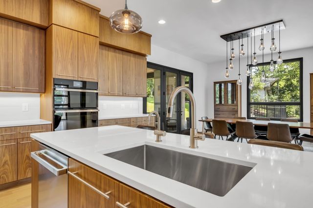 6449 Fleetwood Dr, Nashville, TN 37209