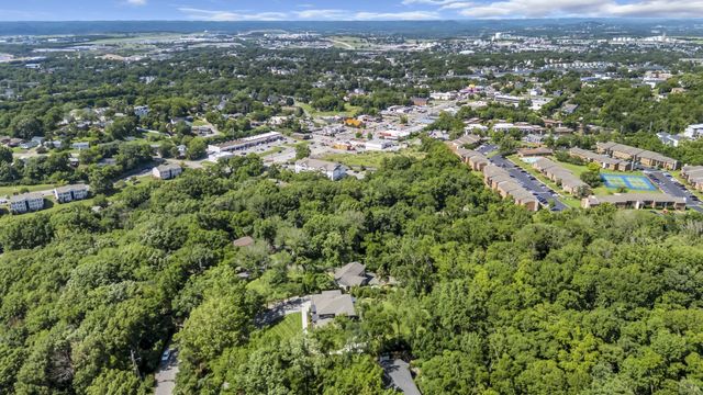 6449 Fleetwood Dr, Nashville, TN 37209