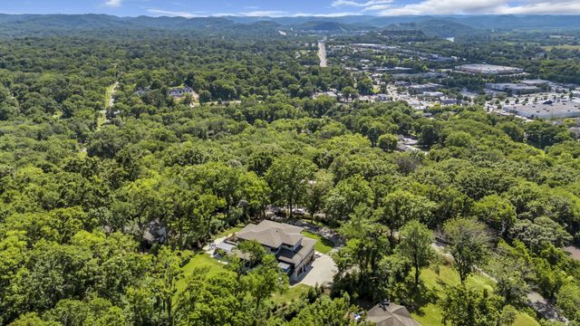 6449 Fleetwood Dr, Nashville, TN 37209