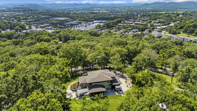 6449 Fleetwood Dr, Nashville, TN 37209