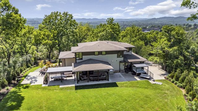 6449 Fleetwood Dr, Nashville, TN 37209