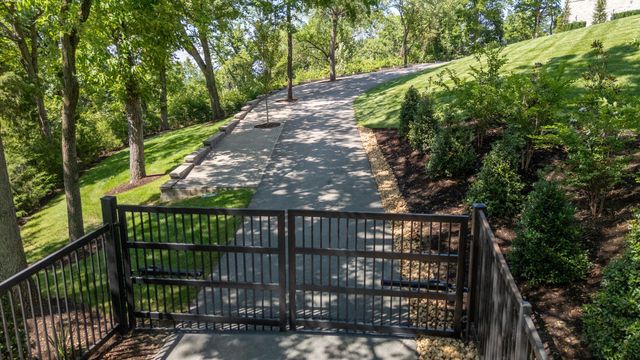 6449 Fleetwood Dr, Nashville, TN 37209