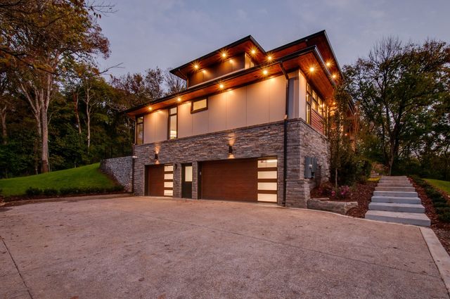 6449 Fleetwood Dr, Nashville, TN 37209