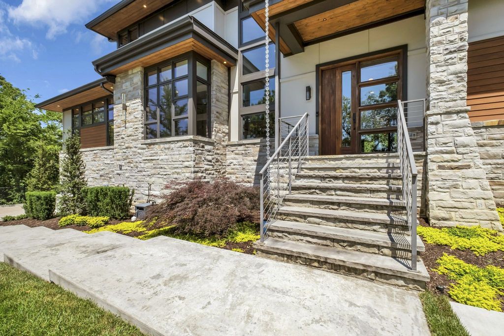 6449 Fleetwood Dr, Nashville, TN 37209