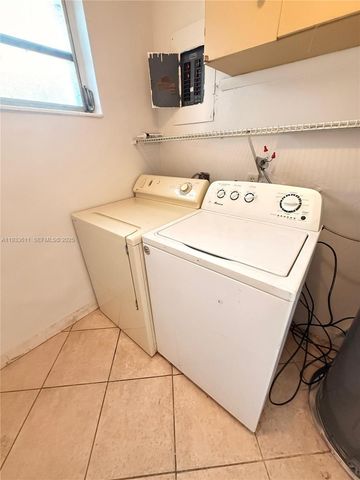 4851 SW 28th Ter 1, Dania Beach, FL 33312