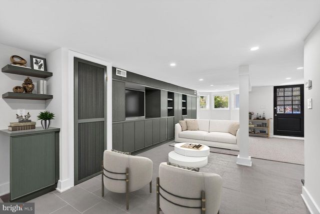 3019 DENT PL NW, Washington, DC 20007