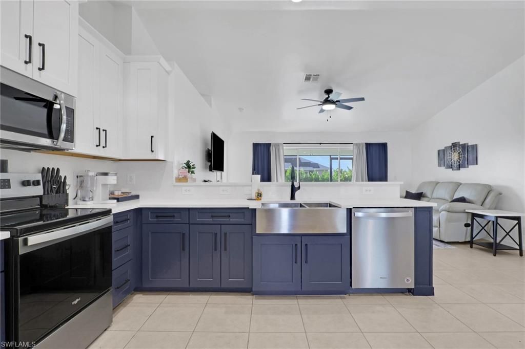 Image 12 of property listing at 1110 NE 6th PL, Cape Coral, FL 33909