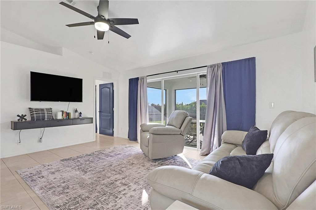 Image 15 of property listing at 1110 NE 6th PL, Cape Coral, FL 33909